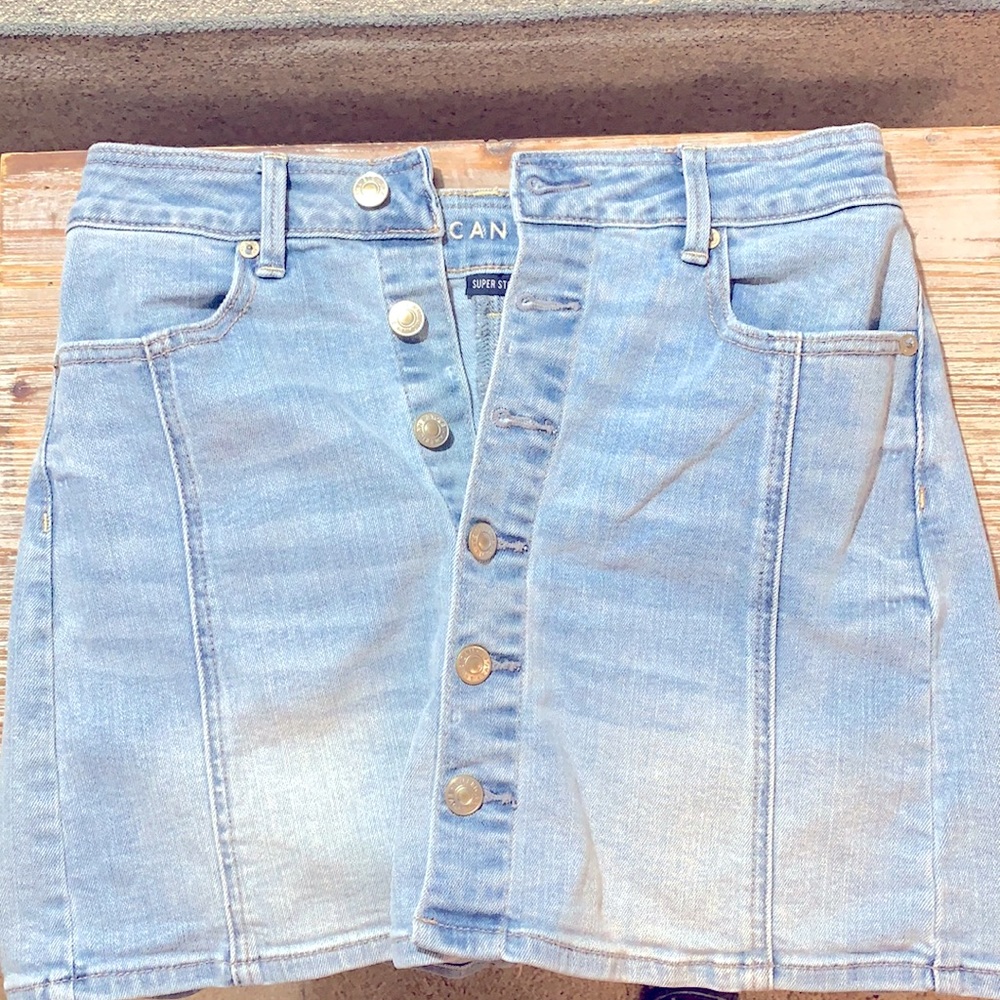 American Eagle jean skirt, super stretch, size 2, worn once, good condition.